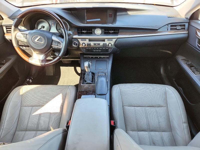 2017 LEXUS ES 300H 8