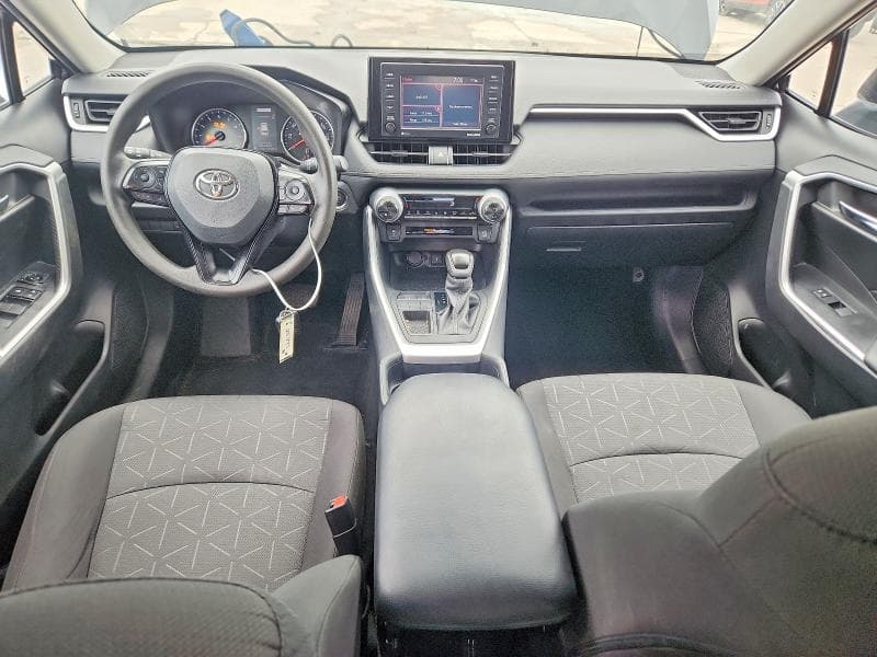 2020 TOYOTA RAV4 XLE 8