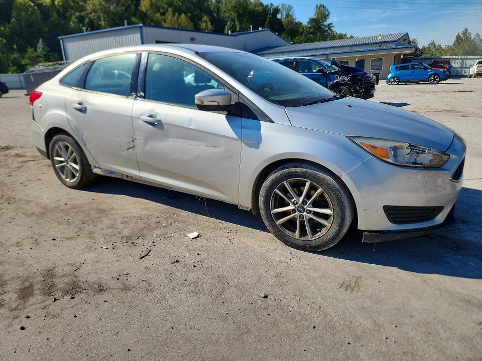2017 FORD FOCUS SE 4
