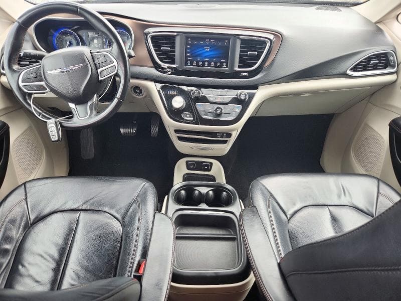 2017 CHRYSLER PACIFICA TOURING L 8