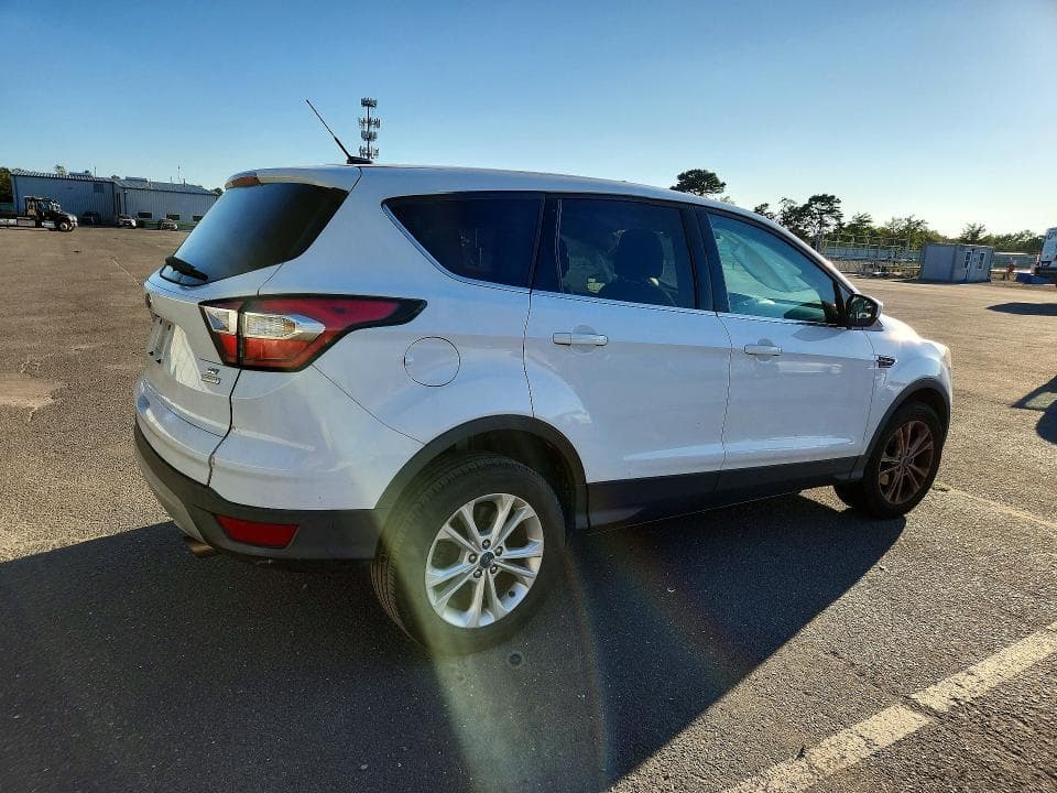 2017 FORD ESCAPE SE 3