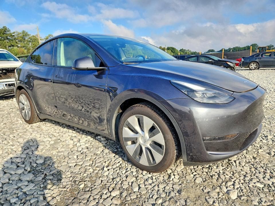 2024 TESLA MODEL Y 4