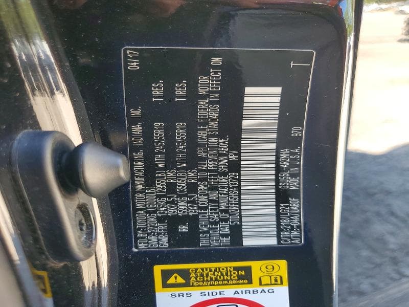 2017 TOYOTA HIGHLANDER SE 13