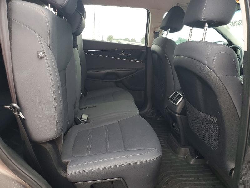 2019 KIA SORENTO LX 11
