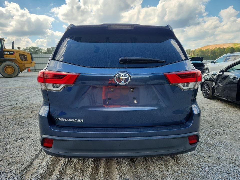 2017 TOYOTA HIGHLANDER LE 6