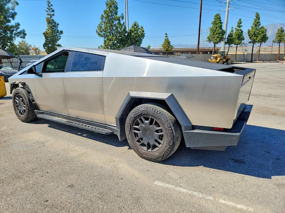 2024 TESLA CYBERTRUCK 2