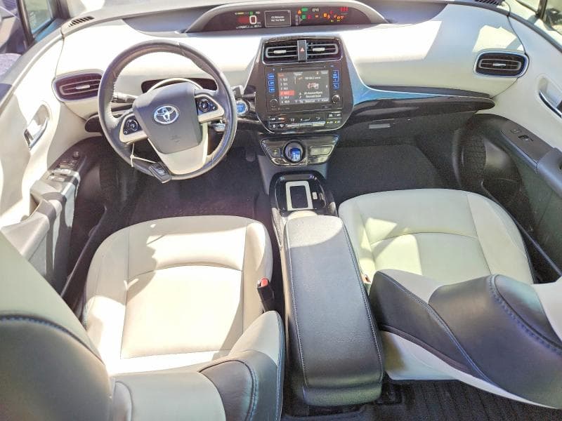 2017 TOYOTA PRIUS THREE TOURING 8
