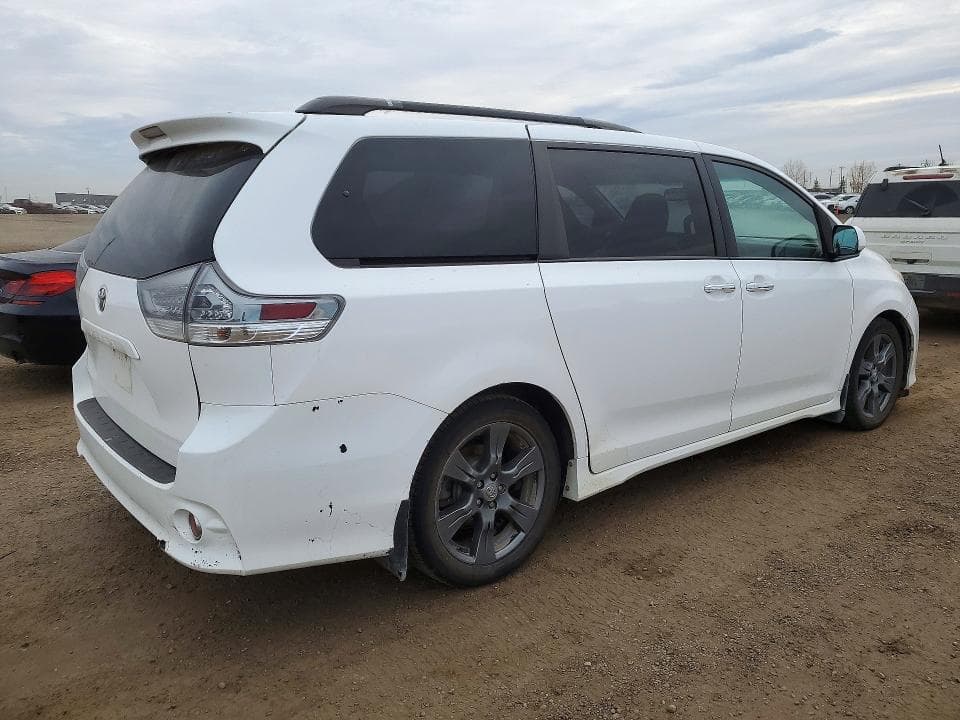 2017 TOYOTA SIENNA SE 3