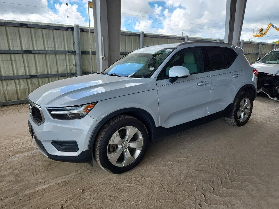 2020 VOLVO XC40 T4 MOMENTUM