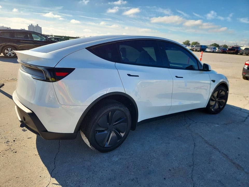 2026 TESLA MODEL Y 3
