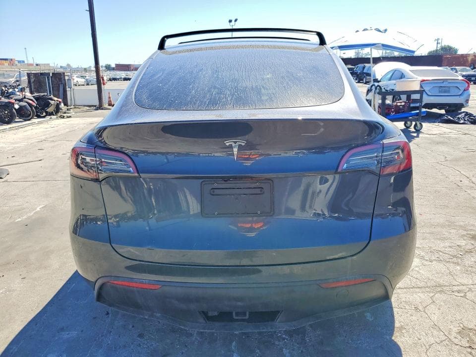 2024 TESLA MODEL Y 6