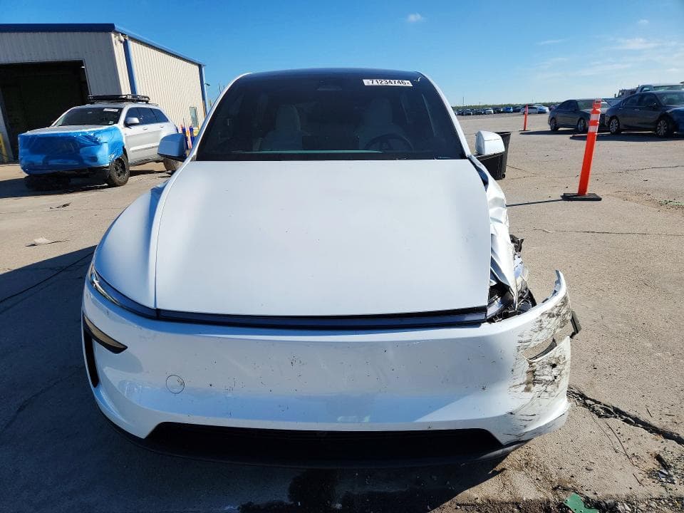 2026 TESLA MODEL Y 5