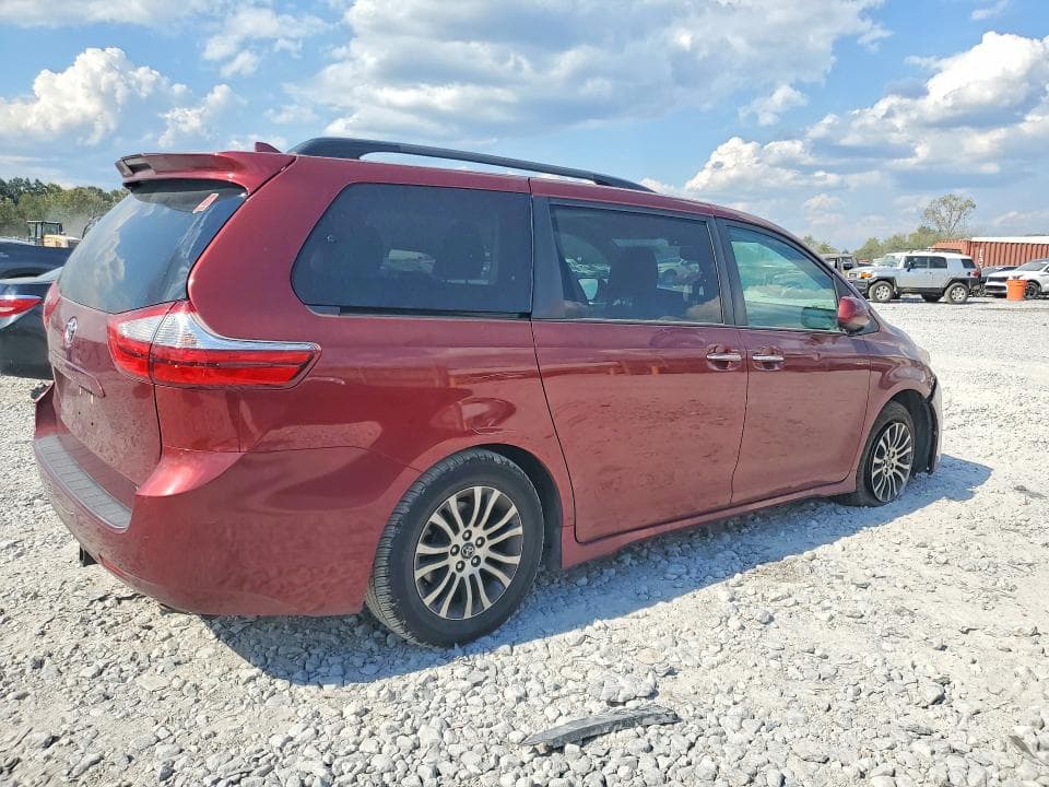 2019 TOYOTA SIENNA XLE PREMIUM 8-PASSENGER 3