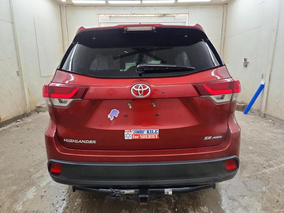 2019 TOYOTA HIGHLANDER SE 6