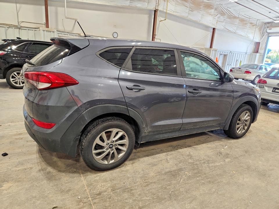 2017 HYUNDAI TUCSON SE 3