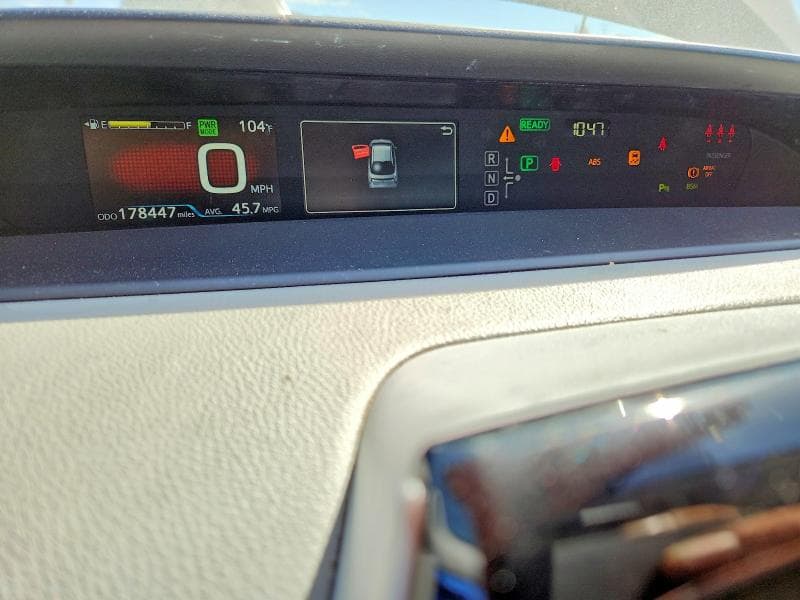 2017 TOYOTA PRIUS THREE TOURING 9