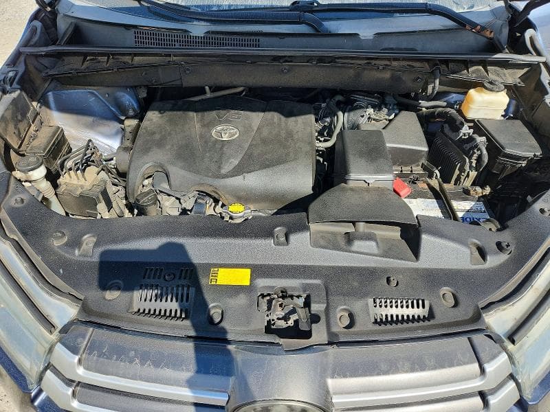 2017 TOYOTA HIGHLANDER LE 12
