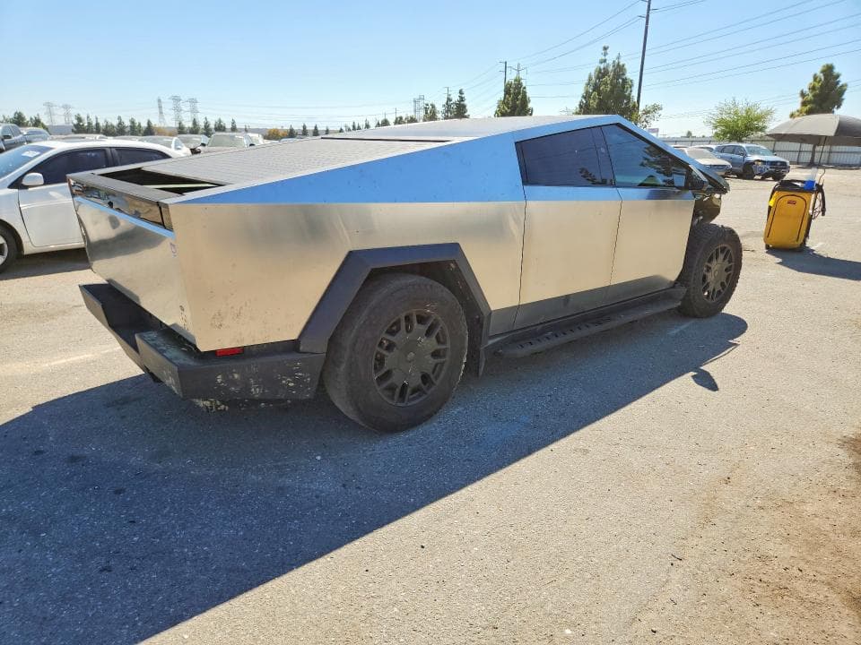 2024 TESLA CYBERTRUCK 3