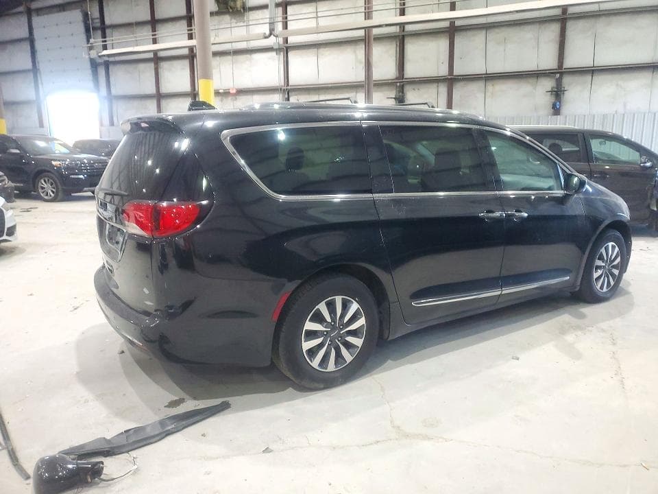 2020 CHRYSLER PACIFICA TOURING L 3