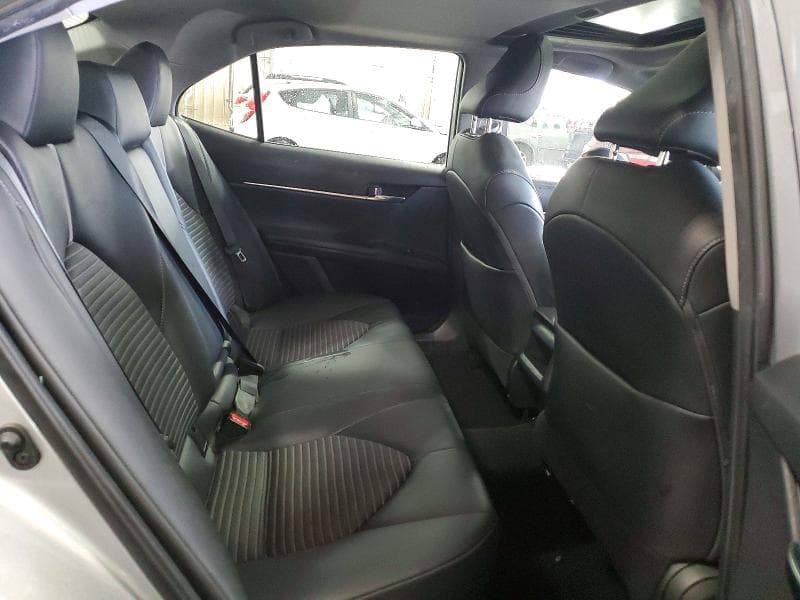 2020 TOYOTA CAMRY SE 10