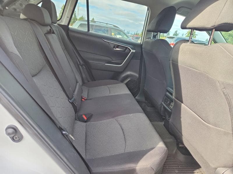 2021 TOYOTA RAV4 XLE 11