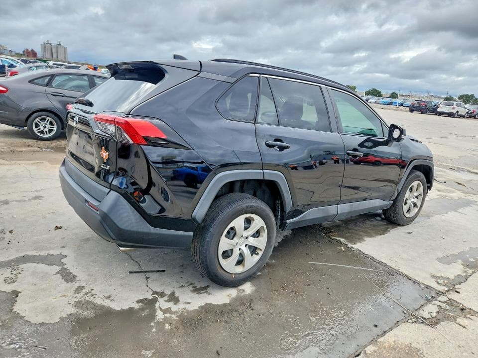 2020 TOYOTA RAV4 XLE 3