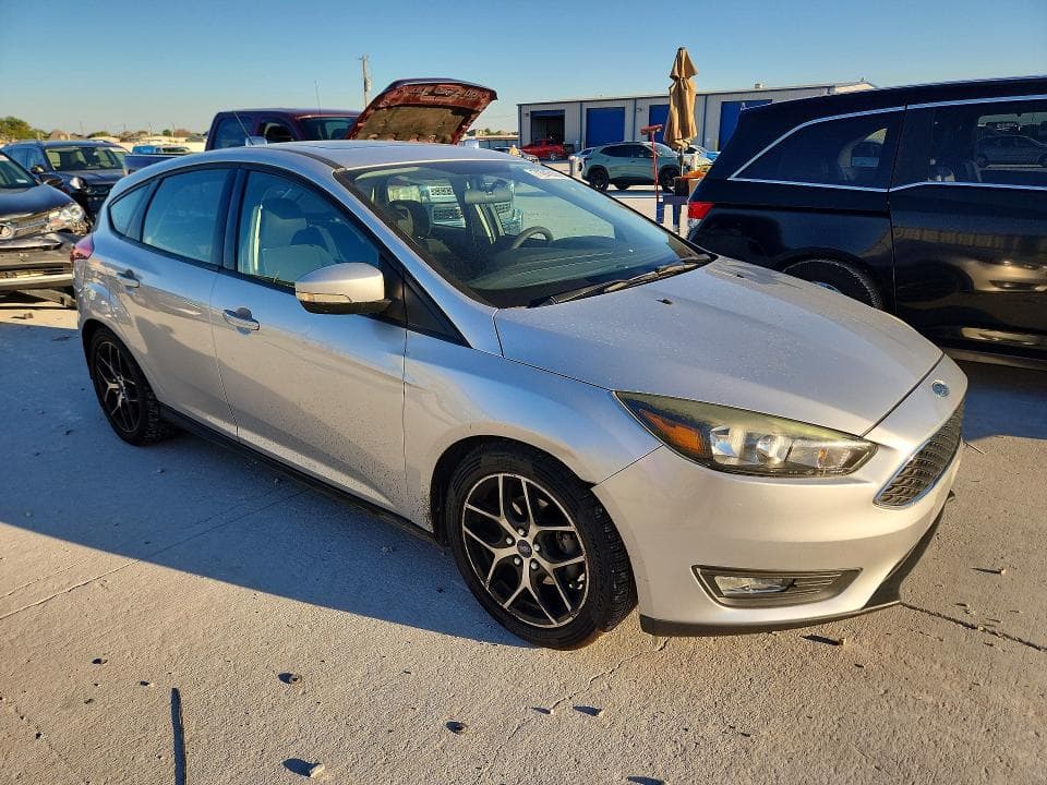 2017 FORD FOCUS SEL 4