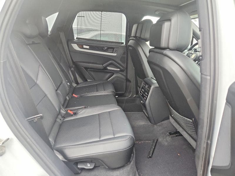 2024 PORSCHE CAYENNE 10