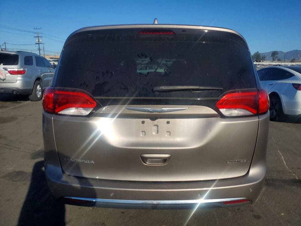 2017 CHRYSLER PACIFICA LIMITED 6