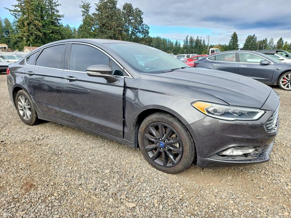 2017 FORD FUSION SE 4