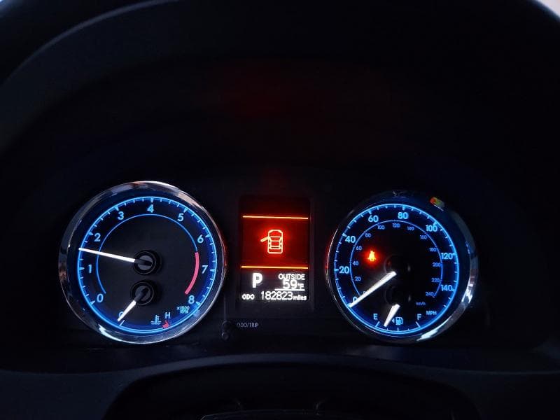 2018 TOYOTA COROLLA LE 9