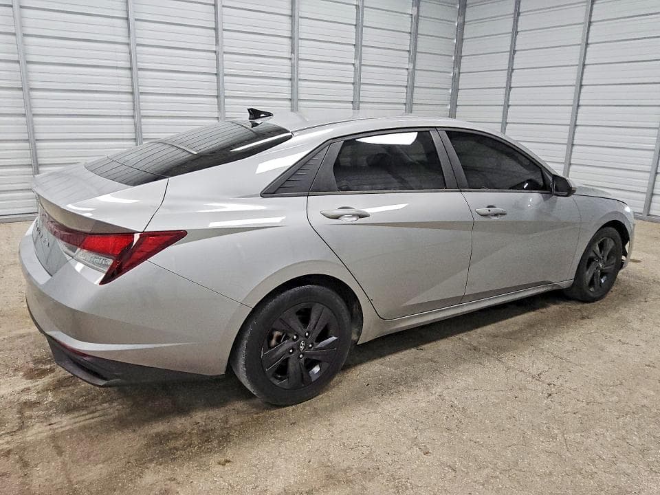 2021 HYUNDAI ELANTRA SEL 3