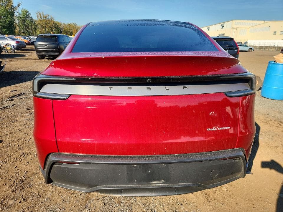 2026 TESLA MODEL Y 6