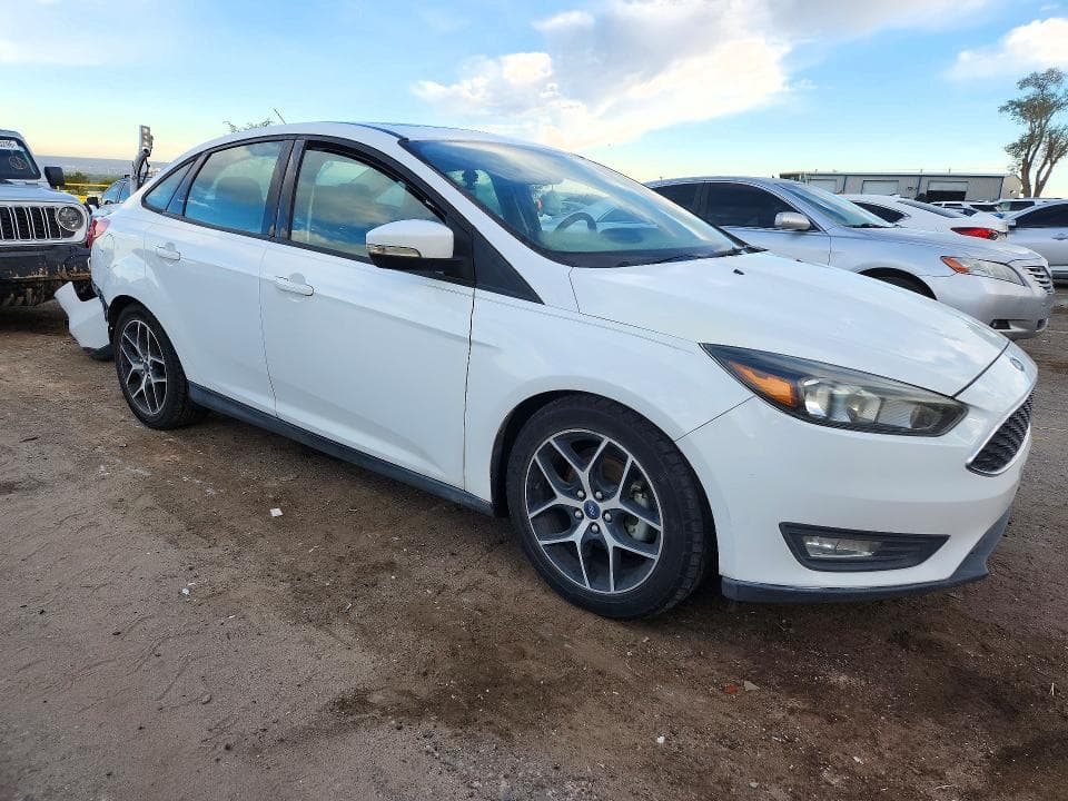 2017 FORD FOCUS SEL 4