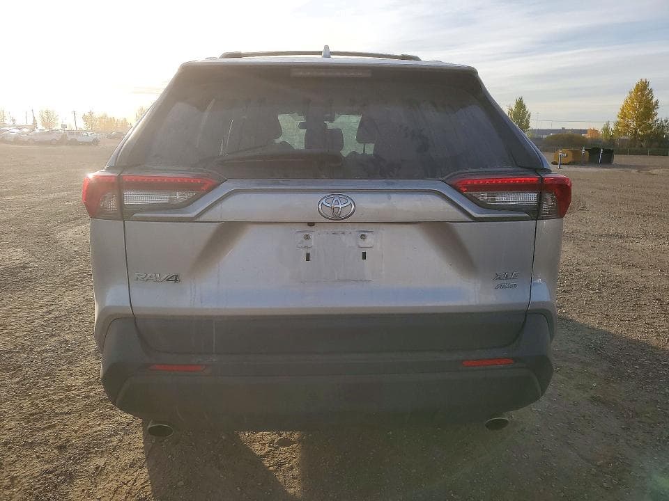 2021 TOYOTA RAV4 XLE 6
