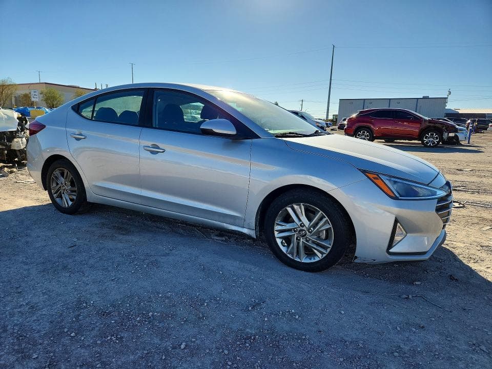 2019 HYUNDAI ELANTRA SEL 4