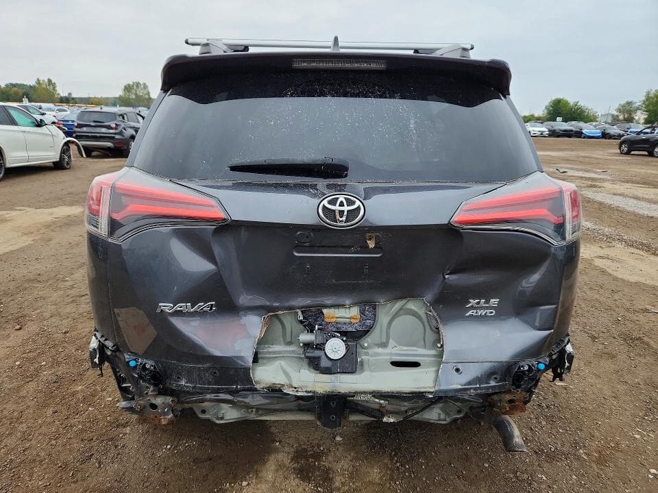 2018 TOYOTA RAV4 XLE 6