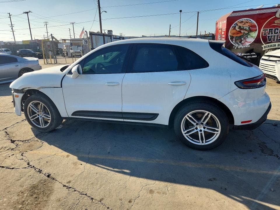 2024 PORSCHE MACAN 2
