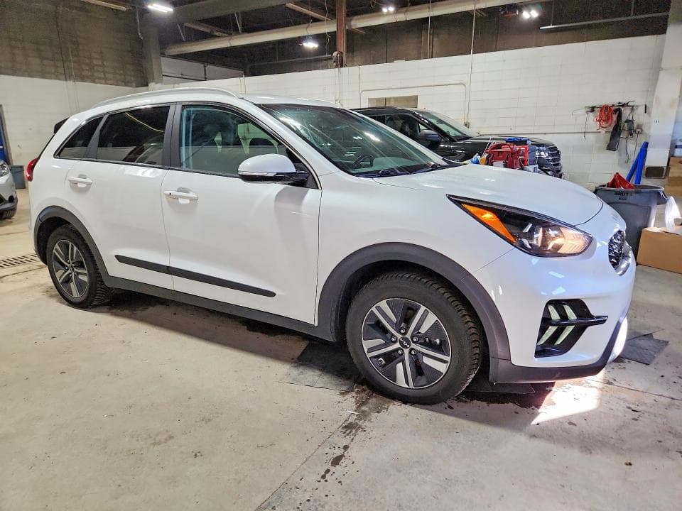 2022 KIA NIRO EX 4