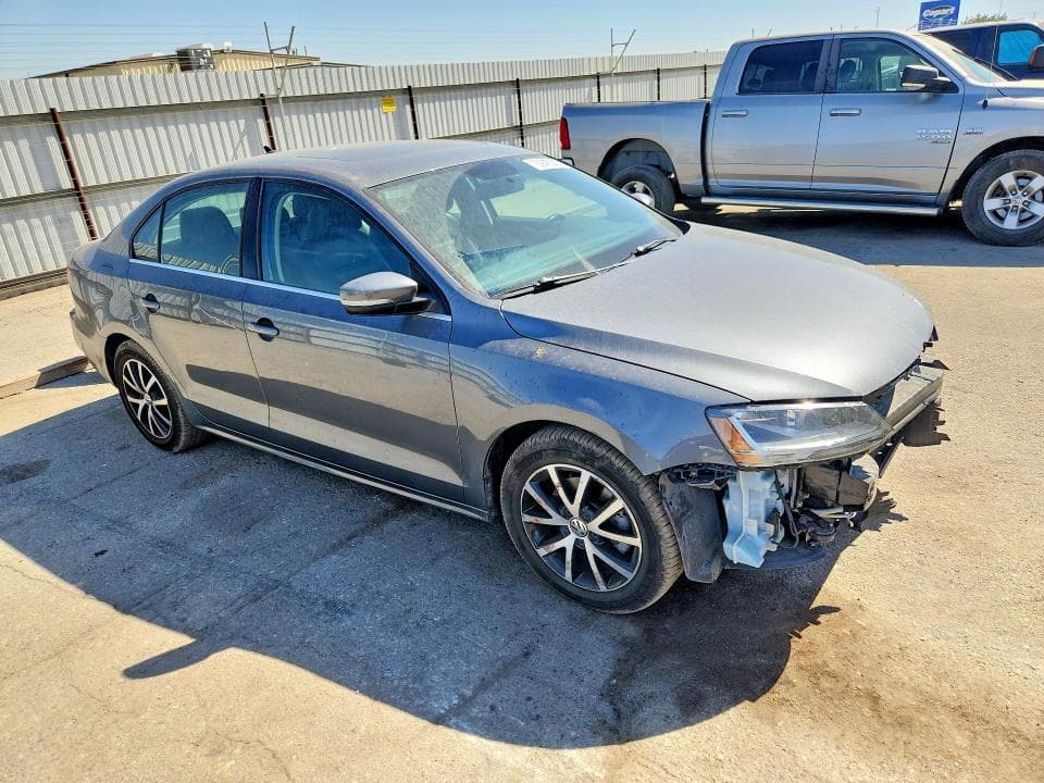 2017 VOLKSWAGEN JETTA SE 4