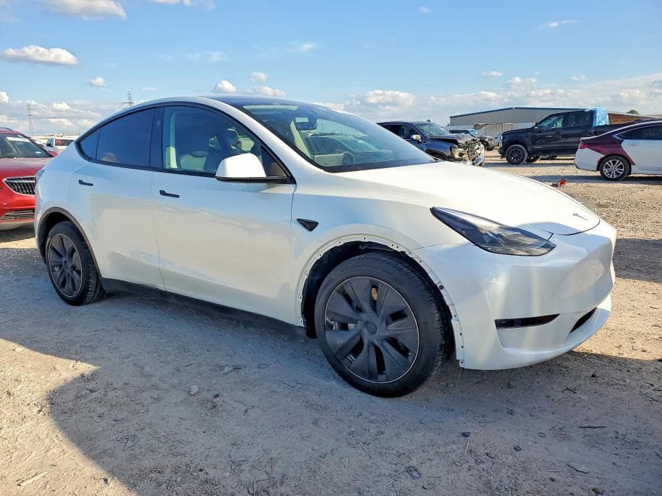 2025 TESLA MODEL Y 4