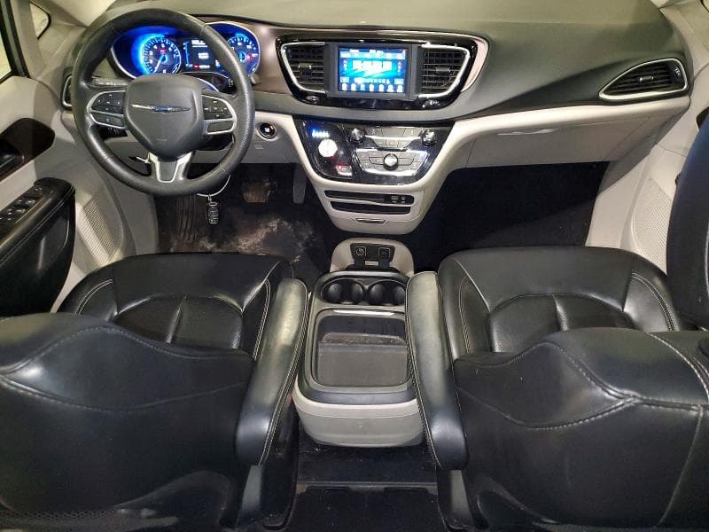 2020 CHRYSLER VOYAGER LXI 8