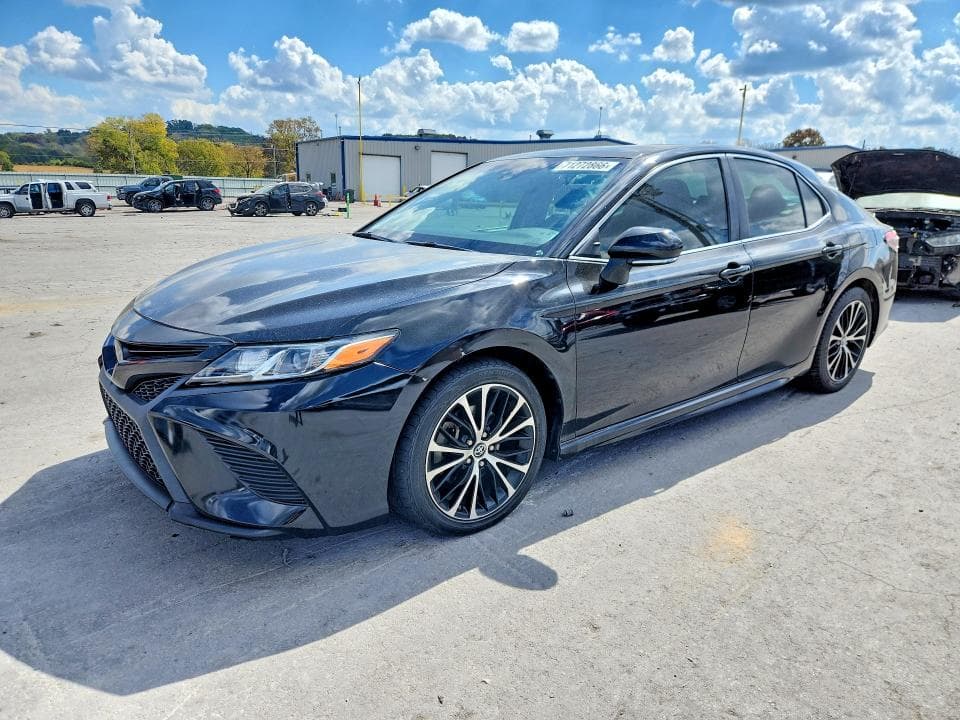 2018 TOYOTA CAMRY SE