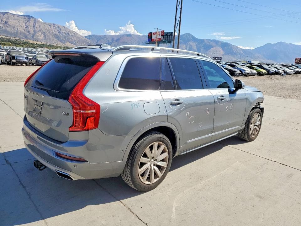 2017 VOLVO XC90 T6 3