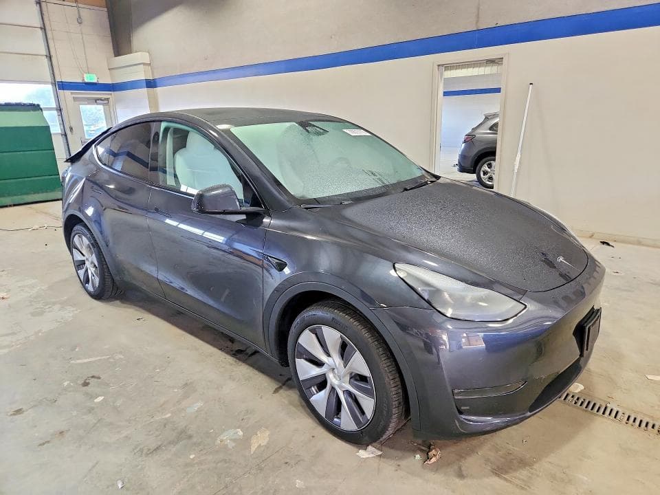 2024 TESLA MODEL Y 4