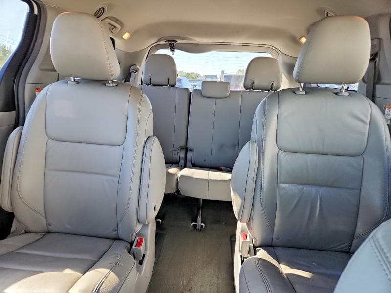 2017 TOYOTA SIENNA XLE PREMIUM 7-PASSENGER 10