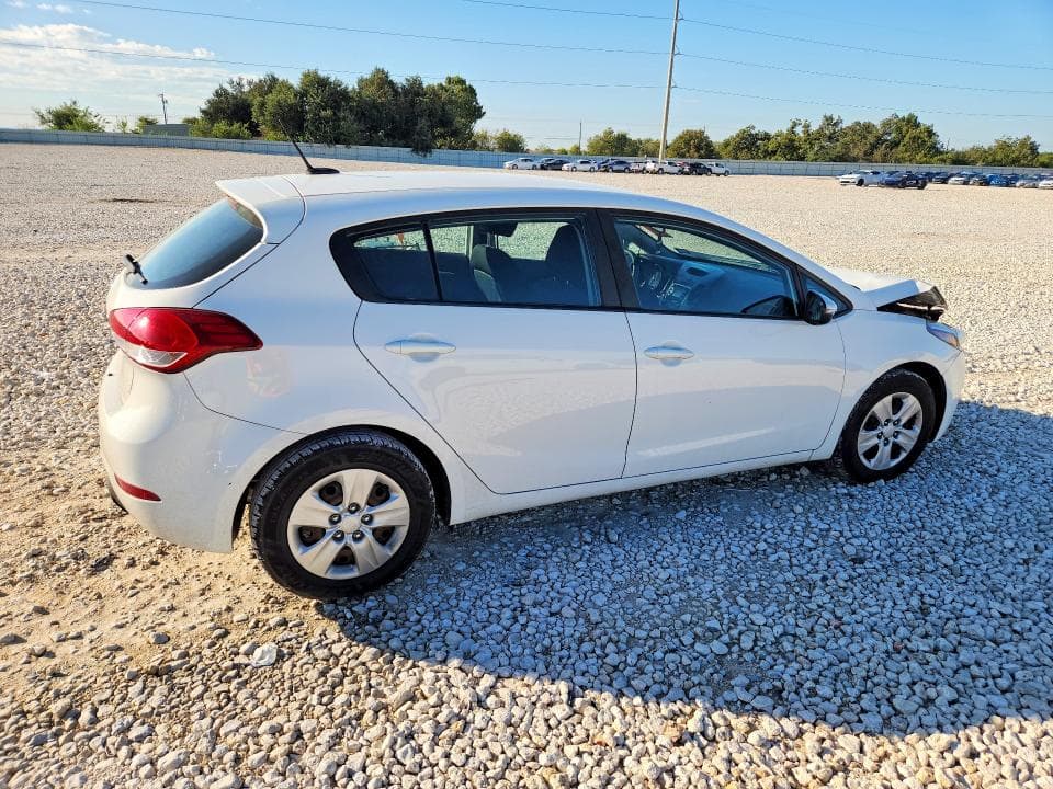 2017 KIA FORTE5 LX 3