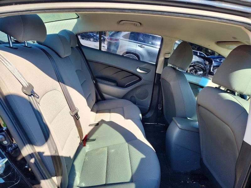 2017 KIA FORTE LX 10