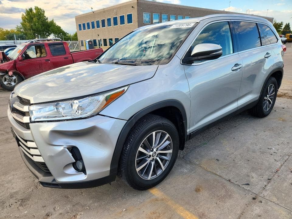 2019 TOYOTA HIGHLANDER XLE - 1