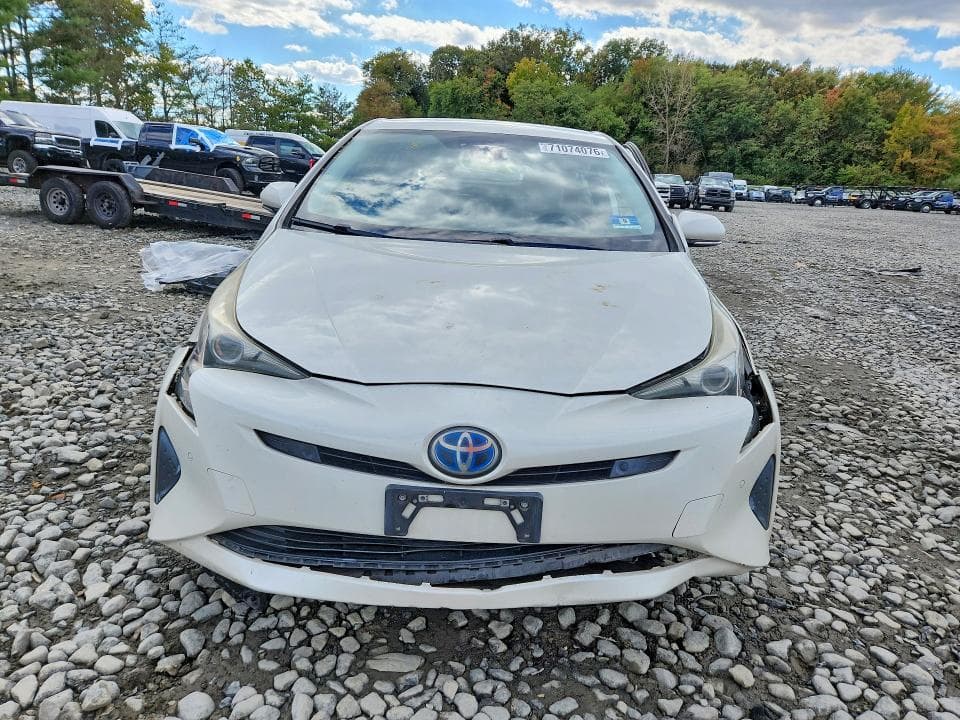 2018 TOYOTA PRIUS THREE 5